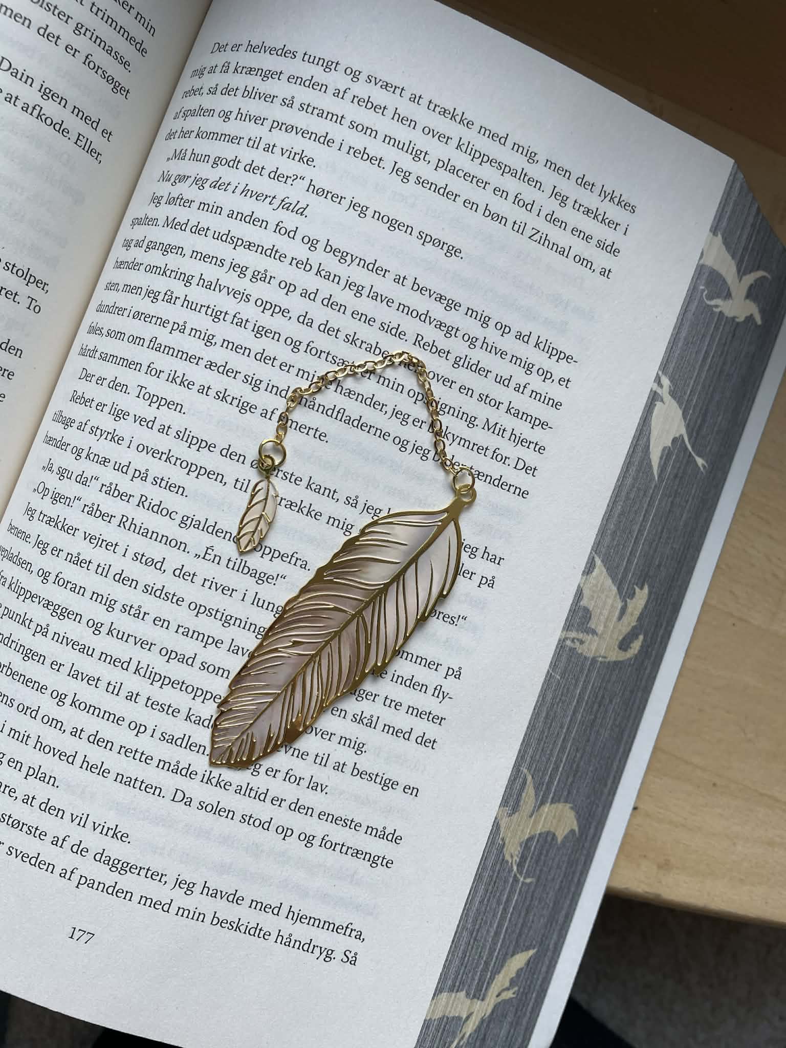 Bogmærker med orange/guld fjer