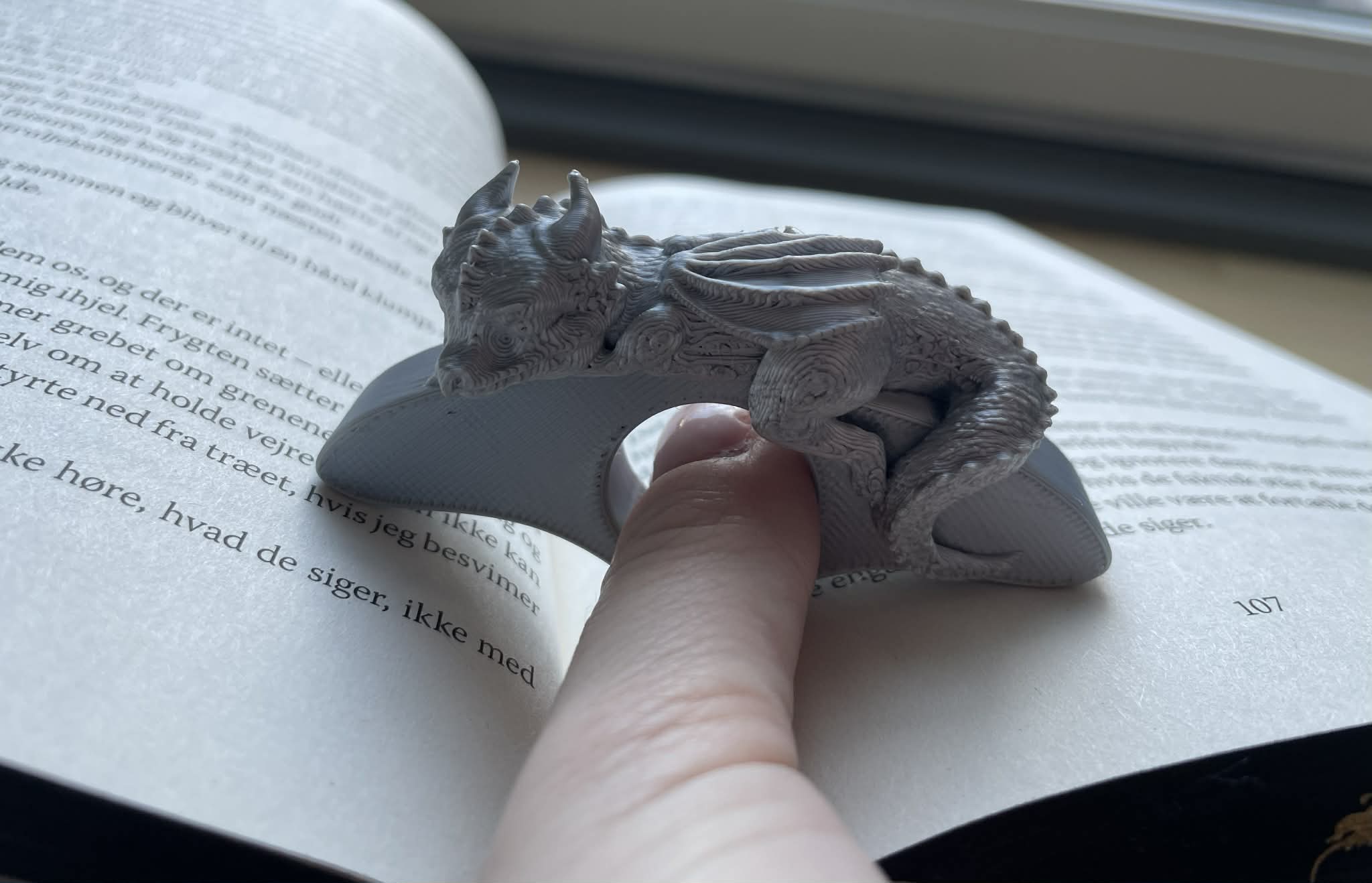 🐉 Dragon Book Holder silver